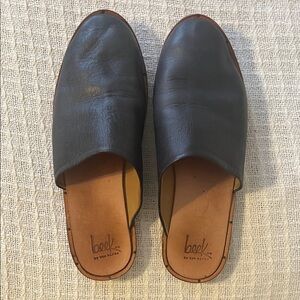 Beek Navy Leather Women’s Mules